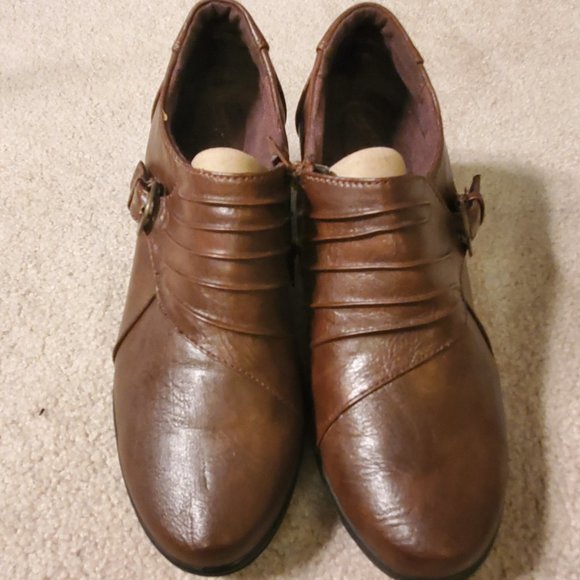 Easy Street Brown Heeled Shoes Size 9 - Picture 2 of 7